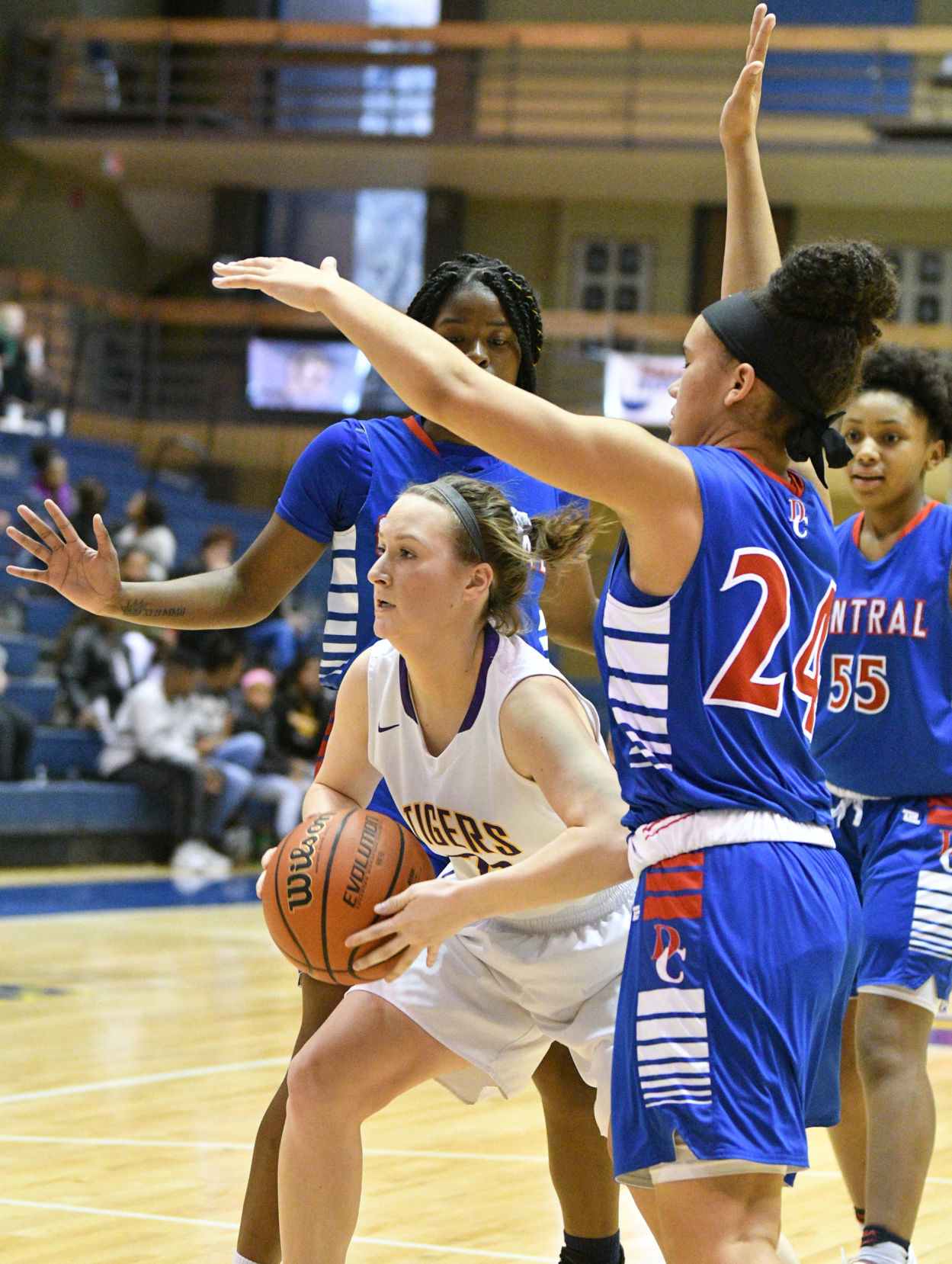 IHMVCU Shootout - Davenport Central vs. Sherrard